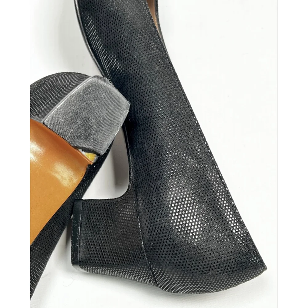 Ferragamo Womans Pumps Black Textured Heels Size 9.5 AA Narrow - Picture 6 of 7